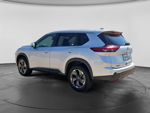 Used 2024 Nissan Rogue SV FWD image 8