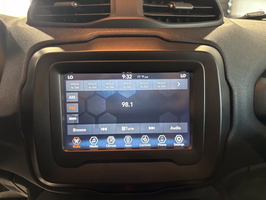 Used 2020 Jeep Renegade Latitude w/ Cold Weather Group AWD/4WD image 15