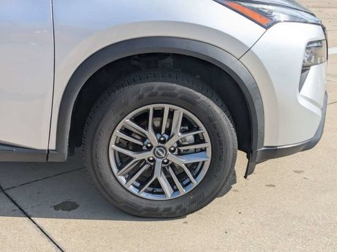 Used 2024 Nissan Rogue S AWD/4WD image 11