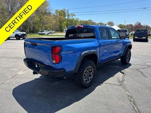 Used 2025 Chevrolet Colorado ZR2 w/ Technology Package AWD/4WD image 8