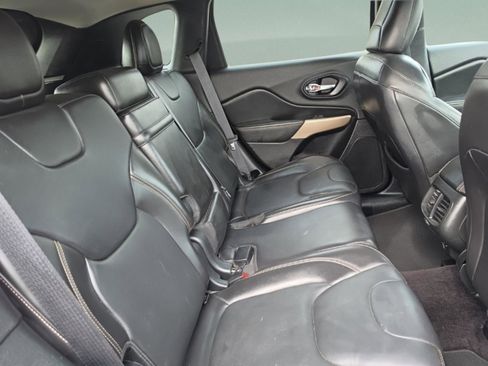 Used 2018 Jeep Cherokee Limited FWD image 21