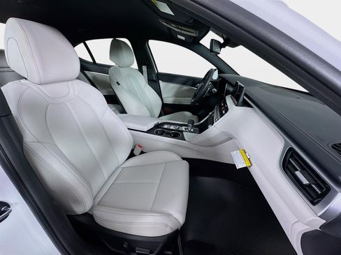 New 2025 Genesis G70 2.5T image 28