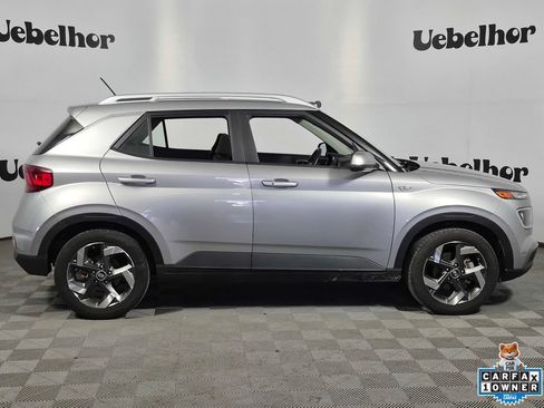 Used 2025 Hyundai Venue SEL FWD image 8