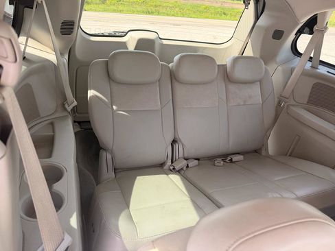 Used 2010 Chrysler Town & Country Limited FWD image 8