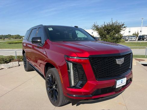 Used 2026 Cadillac Escalade Platinum Sport w/ LPO, ONYX Package AWD/4WD image 2