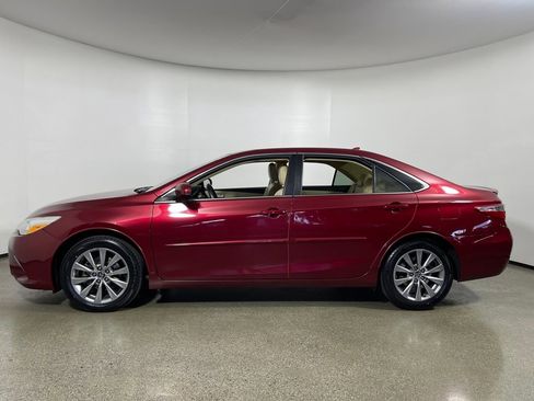 Used 2017 Toyota Camry XLE image 6