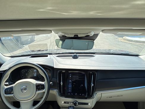 Used 2017 Volvo V90 T6 Cross Country image 12
