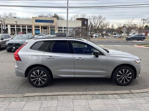 Used 2025 Volvo XC60 B5 Plus image 5