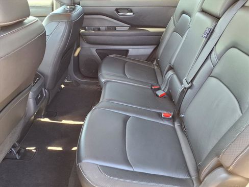 Certified 2024 Nissan Pathfinder SL image 11