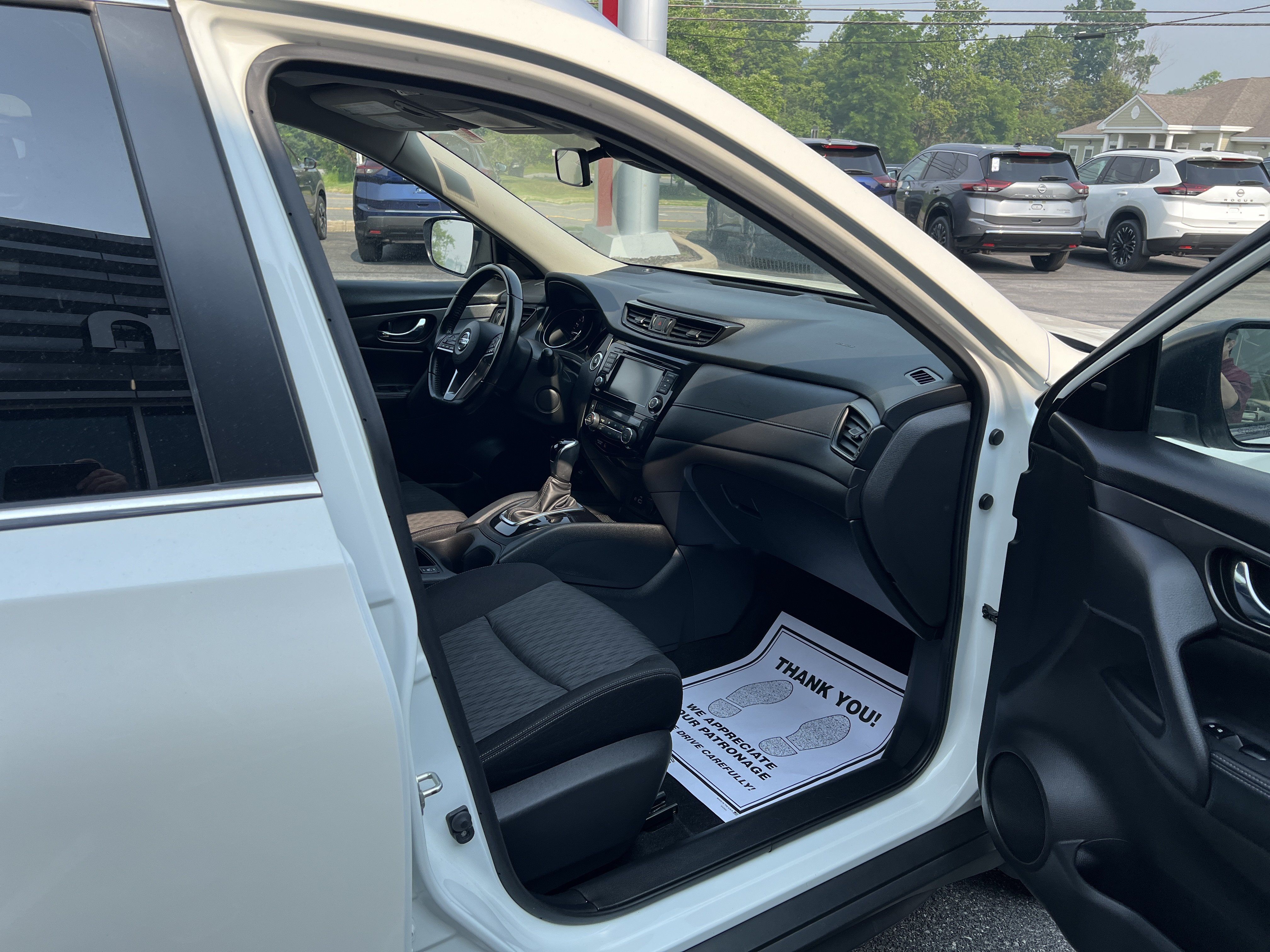 Used 2020 Nissan Rogue SV AWD/4WD image 10