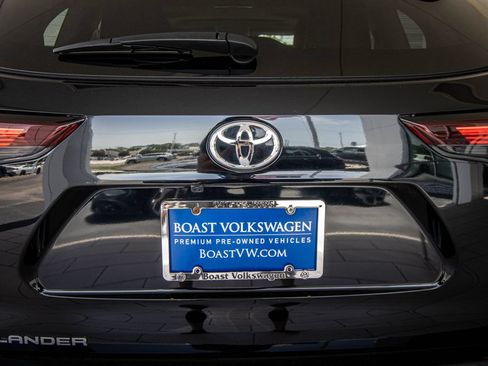 Used 2024 Toyota Highlander XLE FWD image 15