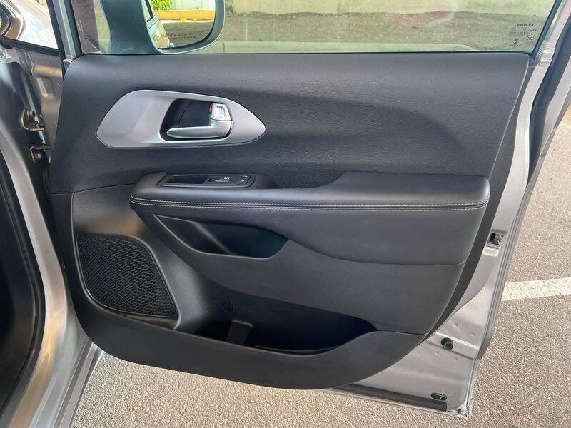 Used 2018 Chrysler Pacifica Touring Plus w/ S Appearance Package FWD image 31