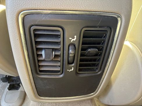 Used 2011 Jeep Grand Cherokee Laredo image 7