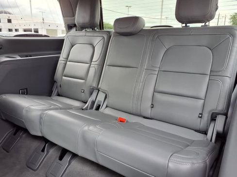 Certified 2020 Lincoln Navigator Reserve w/ Luxury Package RWD image 6