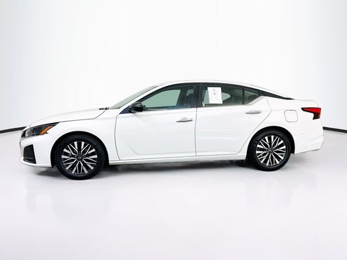 Used 2025 Nissan Altima 2.5 SV FWD image 4