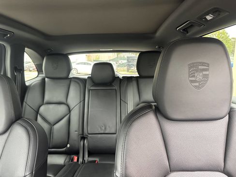 Used 2017 Porsche Cayenne Platinum Edition image 16