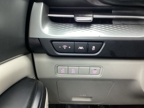 Used 2023 Kia Carnival LX image 39