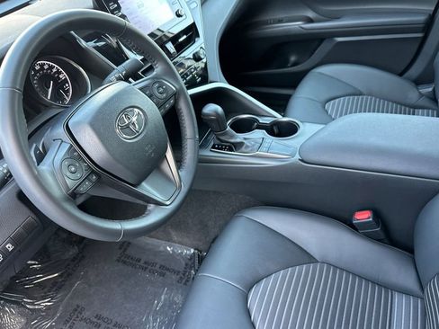 Used 2024 Toyota Camry SE image 10