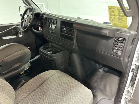 Used 2017 GMC Savana 2500 image 15