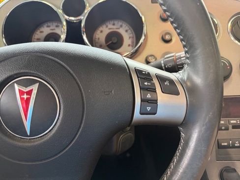 Used 2007 Pontiac Solstice Convertible w/ Premium Package image 16