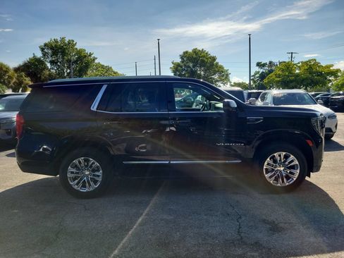 Used 2024 GMC Yukon SLT AWD/4WD image 8