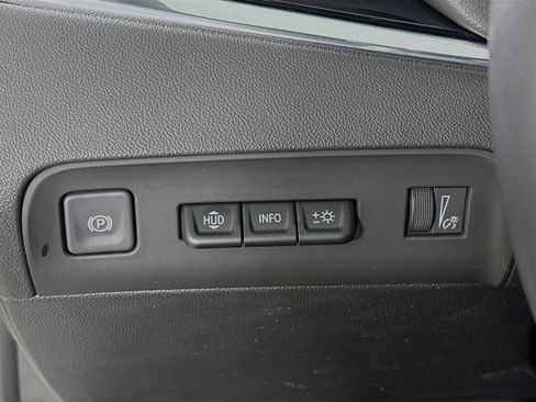 Used 2024 Buick Enclave Avenir image 10