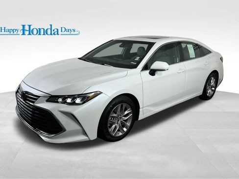Used 2019 Toyota Avalon XLE image 6