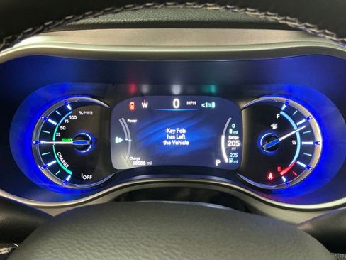 Used 2021 Chrysler Pacifica Touring-L w/ Uconnect Theater Family Group image 20