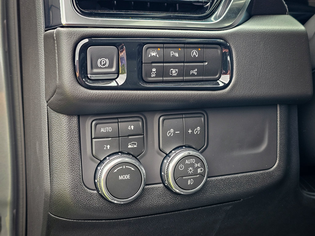 New 2026 GMC Yukon Denali w/ Sun & Power Step Package AWD/4WD image 18