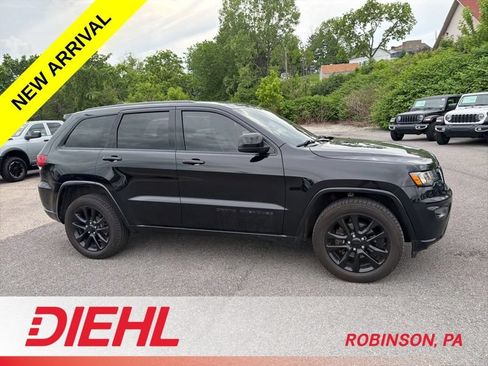 Used 2018 Jeep Grand Cherokee Altitude AWD/4WD image 5