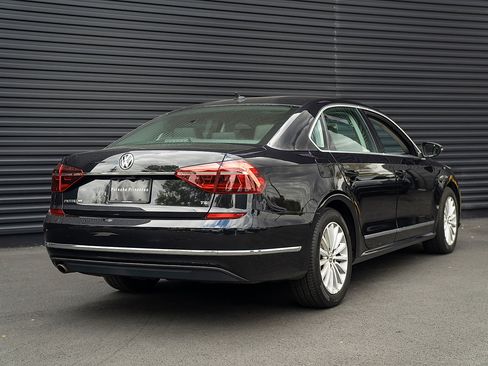 Used 2017 Volkswagen Passat 1.8T SE image 25