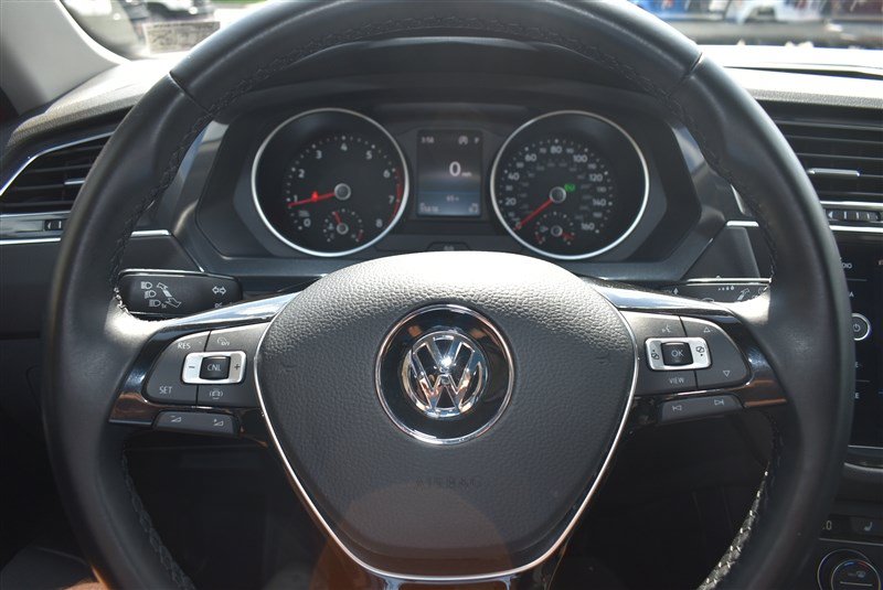Used 2019 Volkswagen Tiguan SE w/ Panoramic Sunroof Package AWD/4WD image 15