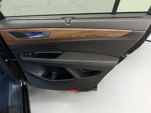 Used 2025 Volkswagen Atlas SE image 32