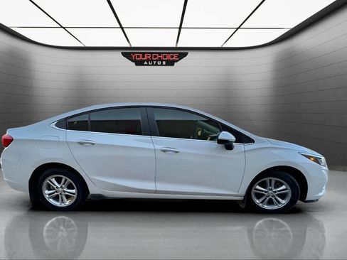 Used 2018 Chevrolet Cruze LT w/ Convenience Package image 4