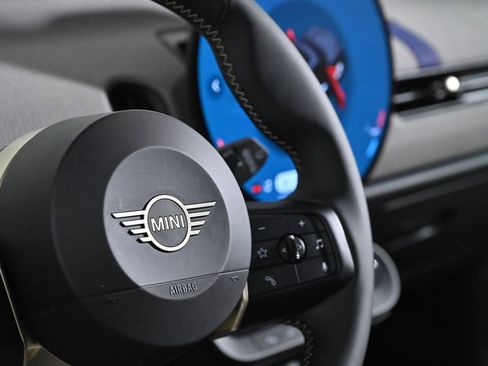 Used 2025 MINI Cooper 2-Door Hardtop image 13