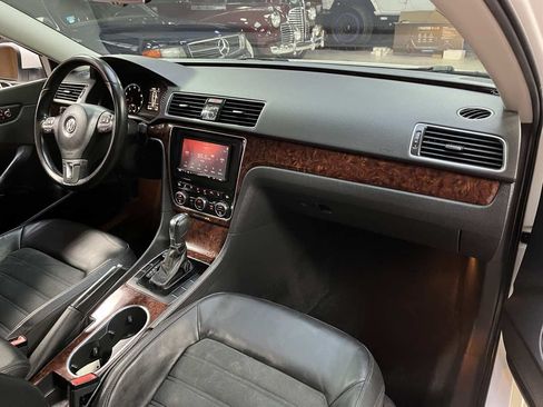 Used 2013 Volkswagen Passat 2.5 SEL Premium FWD image 10