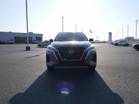 Used 2021 Nissan Kicks SV image 9