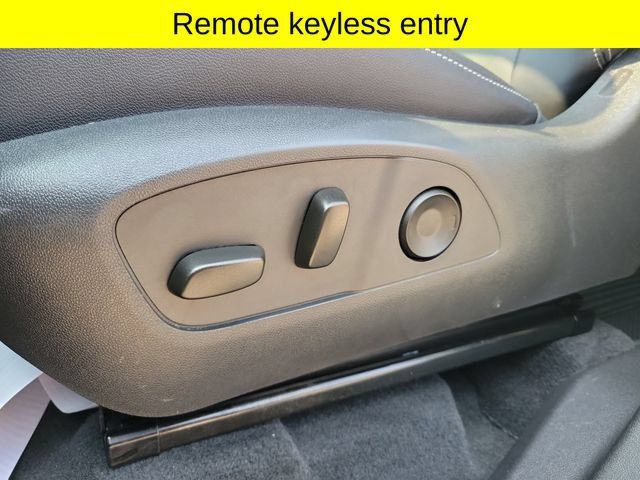 Used 2025 Chevrolet Traverse LT w/ Driver Confidence Package FWD image 22