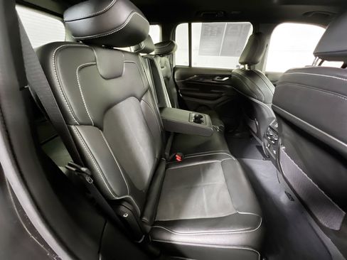 Used 2023 Jeep Grand Cherokee Altitude AWD/4WD image 26
