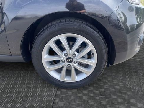 Used 2017 Kia Soul + FWD image 33