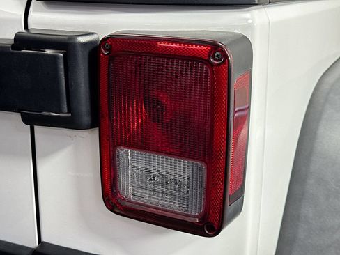 Used 2018 Jeep Wrangler Unlimited Sport w/ Quick Order Package 24W AWD/4WD image 29