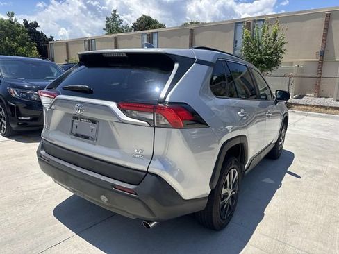 Used 2021 Toyota RAV4 LE AWD/4WD image 7
