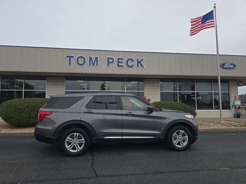 Used 2022 Ford Explorer XLT image 6