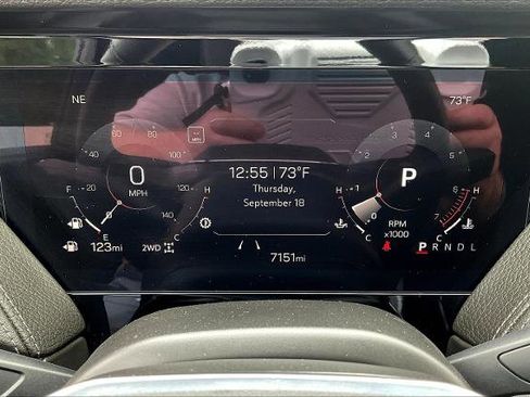 Used 2025 GMC Yukon XL Denali image 13