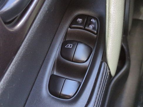 Used 2020 Nissan Rogue Sport S image 20