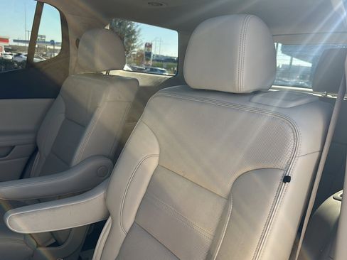 Used 2023 GMC Acadia Denali w/ Denali Ultimate Package image 19