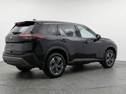 Used 2025 Nissan Rogue SV image 9