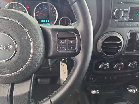 Used 2018 Jeep Wrangler Unlimited Sport S AWD/4WD image 15