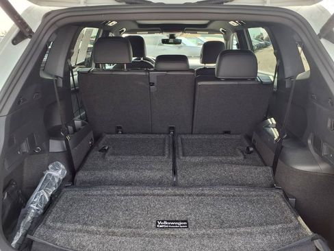 Used 2024 Volkswagen Tiguan SE R-Line w/ MDO Package, Three-Row FWD image 11