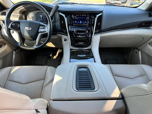 Used 2020 Cadillac Escalade Luxury AWD/4WD image 15